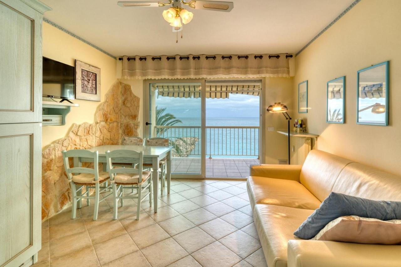 Charmant T3 Front De Mer Apartment Roquebrune-Cap-Martin Exterior photo